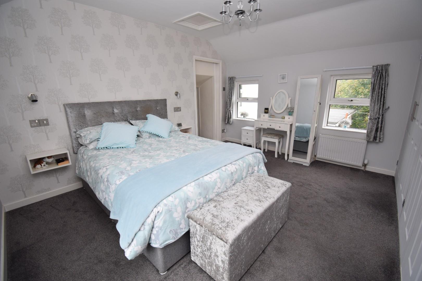 Main House - Bedroom 1 (2).JPG